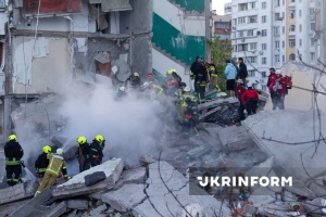 Одна людина загинула й 16 дістали поранень внаслідок масованої нічної атаки на Київ