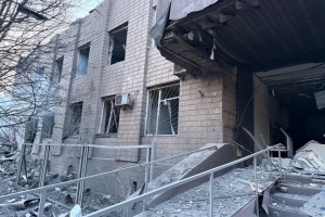 У Києві через атаку РФ пошкоджена адмінбудівля Державної міграційної служби