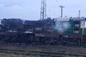 Загарбники вдарили по залізниці на Харківщині, пошкоджений локомотив