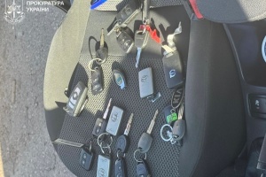 Контрабанда цілого «автопарку»: у Харкові повідомили про підозру керівниці благодійного фонду