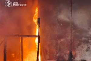 У Запоріжжі російський безпілотник пошкодив об’єкт інфраструктури, виникли пожежі