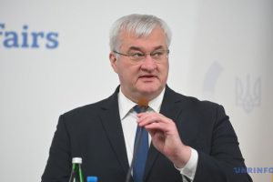 Le chef de la diplomatie ukrainienne estime que le tribunal spécial contre la Russie doit avoir une portée mondiale
