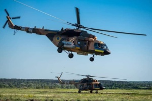 El Estado Mayor General muestra cómo los pilotos de helicópteros ucranianos se entrenan en el Reino Unido