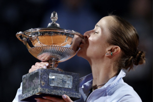ウクライナのテニス選手スヴィトリナ、８年ぶり３度目の優勝