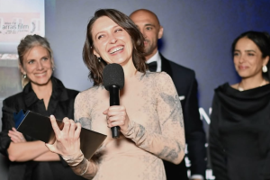 La directora ucraniana Zhanna Ozirna galardonada con un premio internacional de cine en Cannes