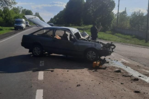 На Волині легковик зіткнувся з автобусом, постраждали двоє дорослих і четверо дітей