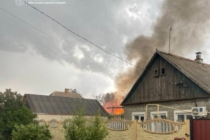 Війська РФ атакували Запоріжжя: пошкоджені будинки та промисловий обʼєкт