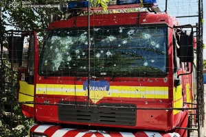 У Нікополі росіяни двічі атакували дроном автомобіль рятувальників