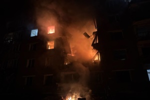 Російські безпілотники атакували Конотоп, є влучання у багатоповерхівку