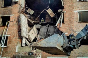 Ataque ruso a Konotop: Hay impactos contra un edificio residencial y un museo, ocho personas resultan heridas 