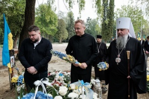 Предстоятель ПЦУ у Львові вшанував пам'ять українських воїнів