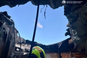 Ворог знову атакував Дніпро, постраждала жінка