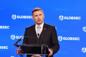 Досвід України прямо впливає на розробку військової стратегії Естонії - міністр оборони Певкур