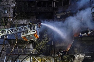 У Черкасах російський дрон влучив у багатоповерхівку, 11 травмованих