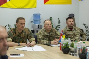 Сирський з норвезьким колегою відвідали бойові частини на півдні України