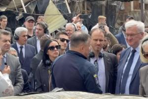 Іноземні дипломати відвідали місця російських ударів у Києві