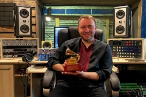 У Львів привезли статуетку Grammy, яку завоював український звукорежисер