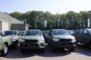 Netherlands delivers over 60 pickup trucks, advanced drone systems to Ukraine