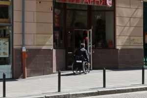 У Львові облаштовують безбар'єрний простір на проспекті Шевченка