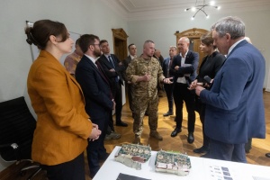 Європейським послам показали іноземні компоненти з ракет і дронів, якими РФ била по Україні 24 травня