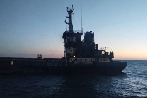 Kuleba: Rusia ataca tres buques mercantes extranjeros en el Mar Negro durante la noche