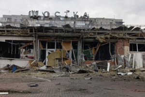 L’armée russe a pilonné la commune de Chostka dans la région de Soumy, la gare centrale détruite