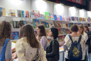 Польща читає українське