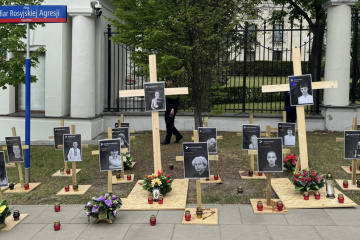 Aktion vor der russischen Botschaft in Warschau erinnert an die von Russland getöteten ukrainischen Kinder  