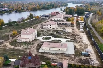 Un ancien vice-Premier ministre ukrainiens et cinq autres personnes sont soupçonnés d'avoir blanchi 460 millions de hryvnias dans des résidences de luxe près de Kyiv