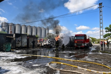 Russia launches new strike on Zaporizhzhia industrial facility, casualties reported