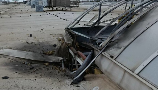 В Одесі російський дрон влучив у дах торговельного центру