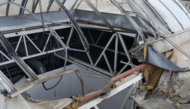 In Odesa, Russian drone strikes roof of shopping center
