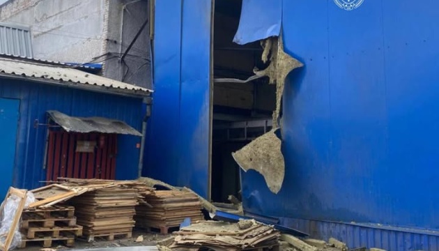 Російські дрони вдарили по харчовому підприємству в Богодухові, постраждали четверо працівників
