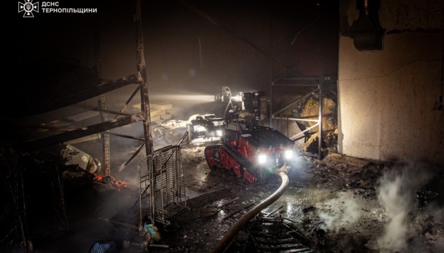 Атака дронів: у Тернополі ліквідували пожежу на промисловому об’єкті
