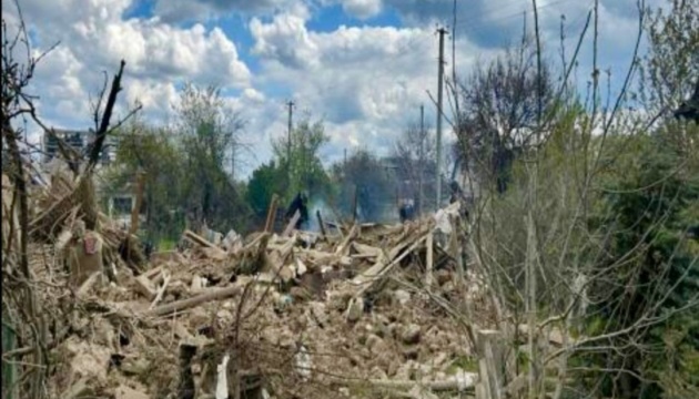 Росіяни вдарили КАБами по Запорізькому району, є загиблий, двоє поранених