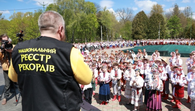 На Хмельниччині встановили рекорд із наймасовішого виконання танцю «Краков'як»