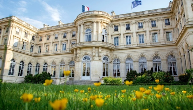 French FM: Russia makes freedom of information its target 