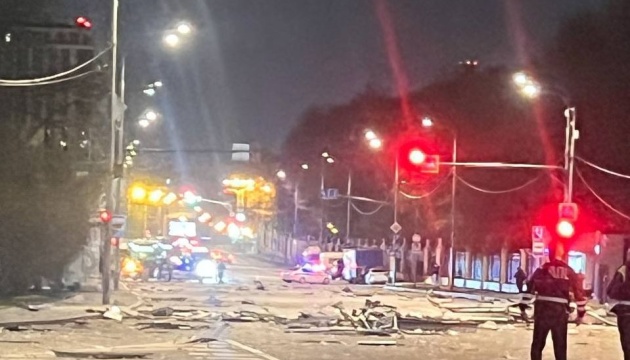 У Москві безпілотник влучив у багатоповерхівку за 6 кілометрів від Кремля