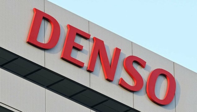 Denso планує до 2029 року запустити бездротову зарядку електромобілів під час руху