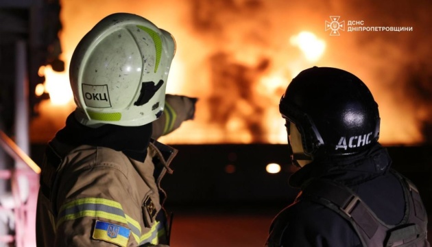 Зеленський показав наслідки нічної атаки і назвав абсолютним цинізмом прохання Росії про тишу