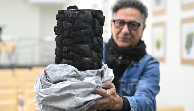 War on velvet cushions: Artifacts from destroyed Ukrainian cities will be carried through Venice streets