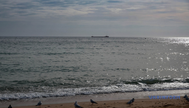 Un navire battant pavillon des Îles Cook endommagé par une frappe russe sur la région d’Odessa