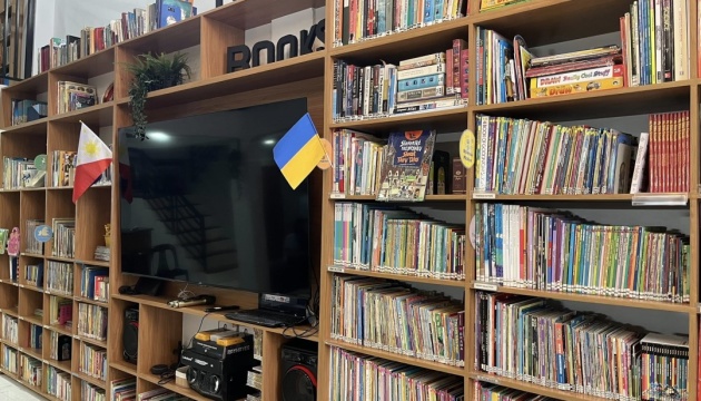 На Філіппінах з'явилася «Українська книжкова поличка»