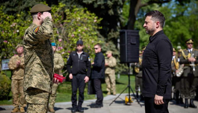 Зеленський привітав воїнів-піхотинців і анонсував для них нові контракти