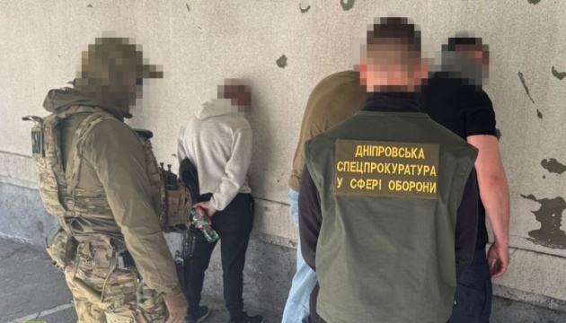 Вимагав у ветерана хабар за зняття з обліку: у Дніпрі затримали працівника ТЦК