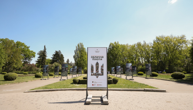 Портрети захисників: у Києві відкрили виставку «Обличчя піхоти» 