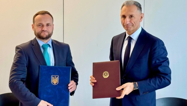 Україна і Азербайджан домовились про впровадження електронного дозволу на вантажні перевезення