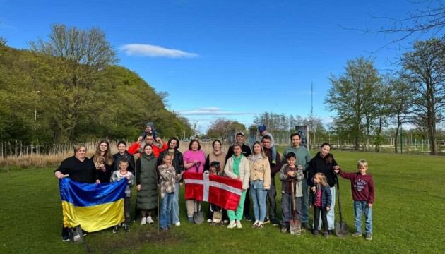 У данському Сківе висадили дерева на знак вдячності від української громади
