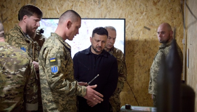 Зеленський відвідав пункт управління 67-ї бригади - поспілкувався з військовими і вручив нагороди