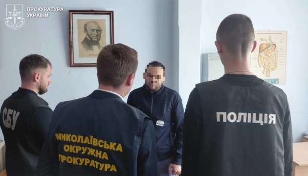 На Миколаївщині лікаря ВЛК підозрюють у вимаганні хабаря з пораненого за висновок про стан здоров’я